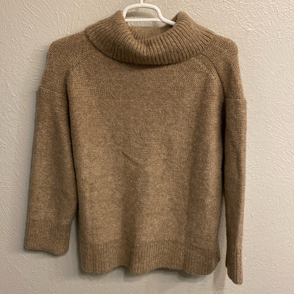 Beautiful grayish brown sweater